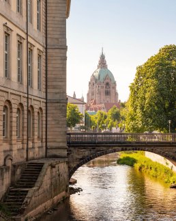 Neues Rathaus Hannover, gesehen vom Hohen Ufer in der Altstadt