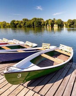 Blick auf den Steg vom Bootsverleih am Maschsee in Hannover